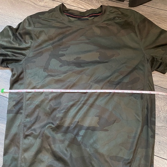 Abercrombie & Fitch Camo Workout Gym T-shirt - Picture 6 of 7